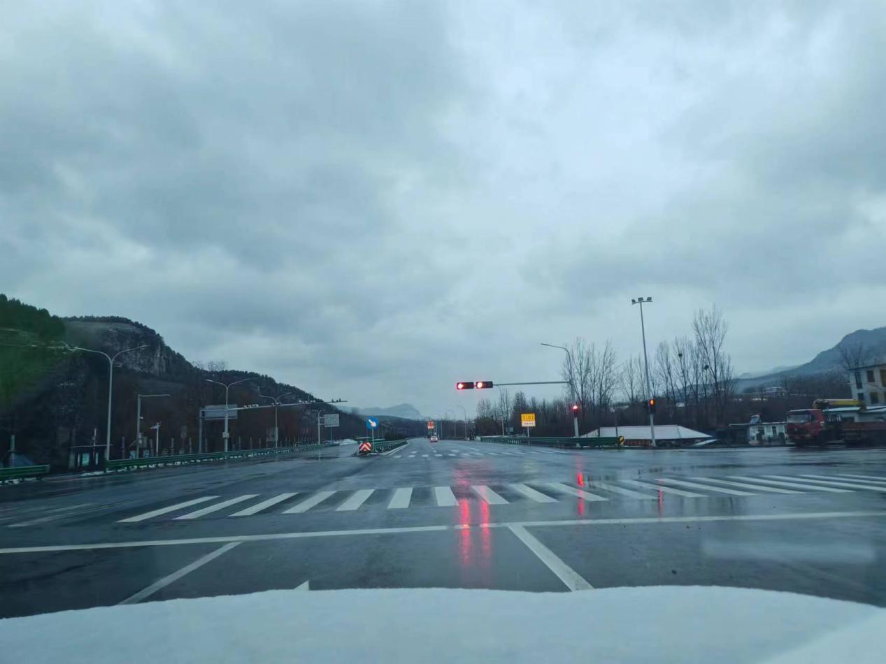 S103濟(jì)棗線市中紅符路口南至濟(jì)南泰安界段旅游公路項(xiàng)目信號(hào)燈、電警、監(jiān)控施工